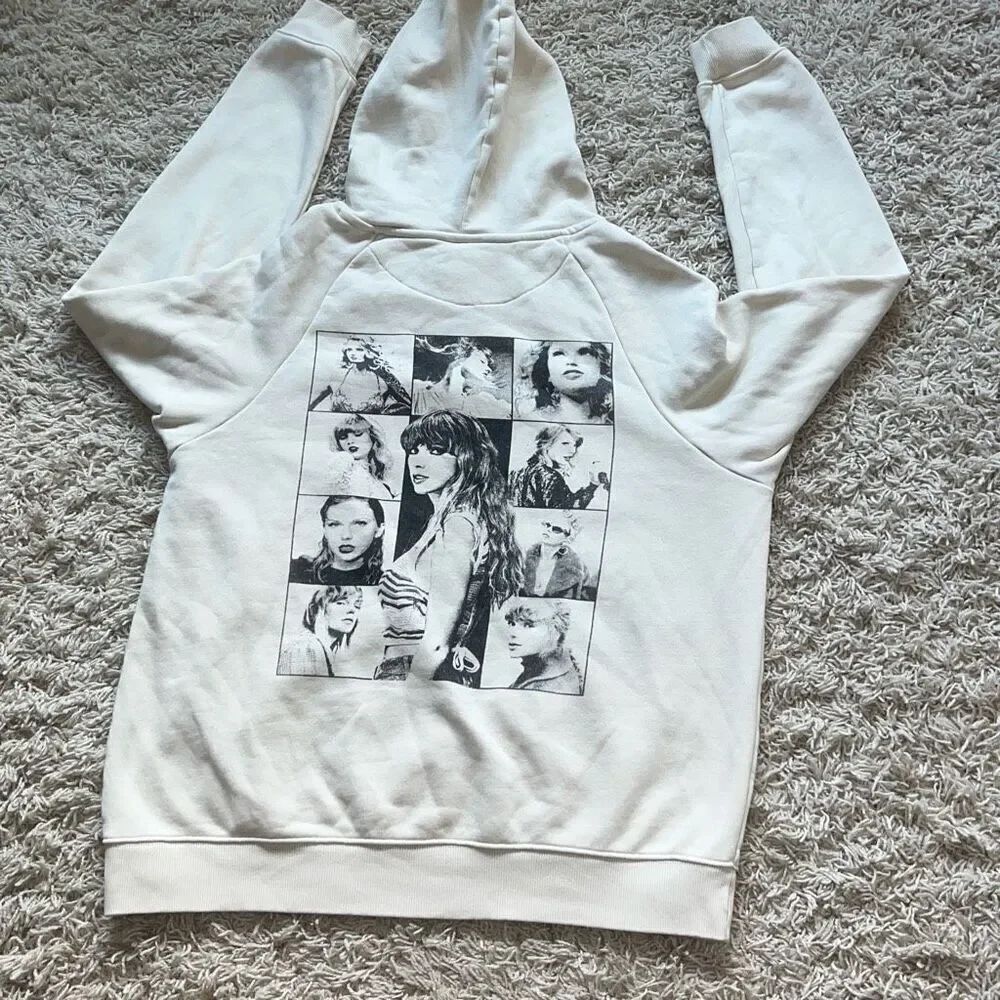 Taylor Swift 2023 The Eras Tour Exclusive Cream Sweatshirt Hoodie Size Large EUC